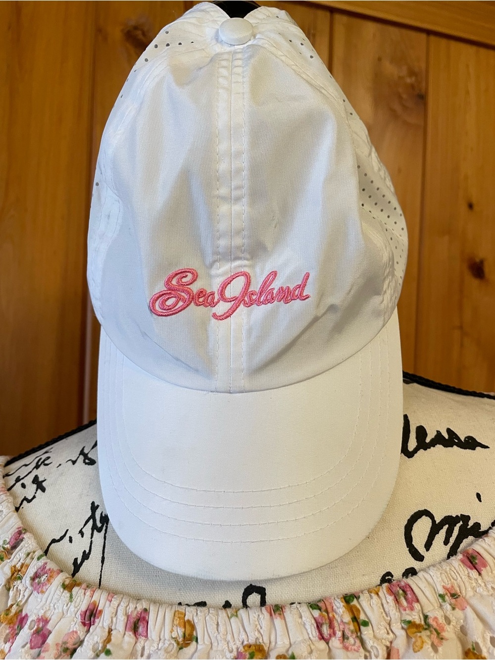 Sea Island White Baseball Cap vimhue